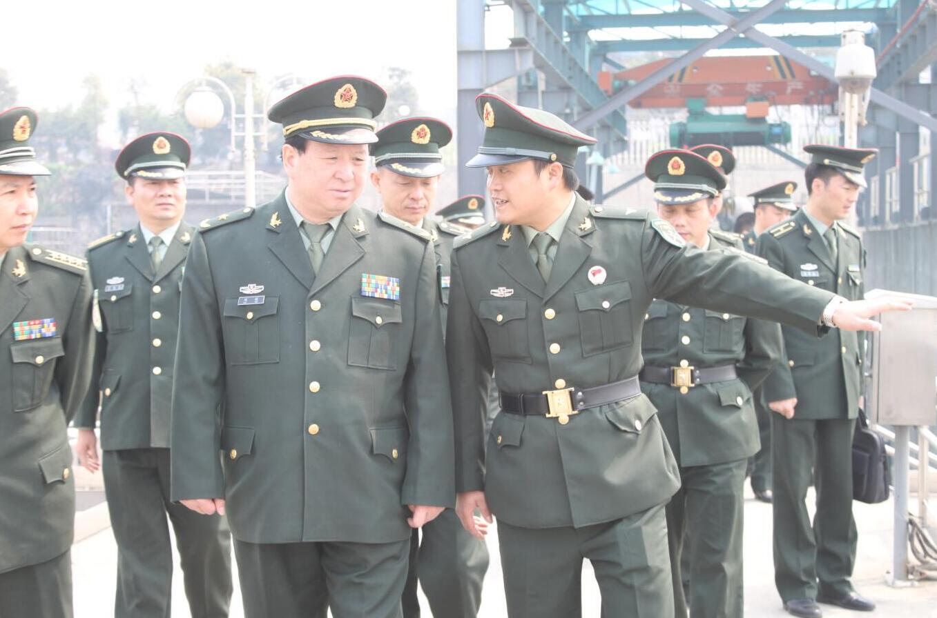 2011年3月，時(shí)任省軍區(qū)政治部原主任劉新將軍蒞臨公司視察.jpg