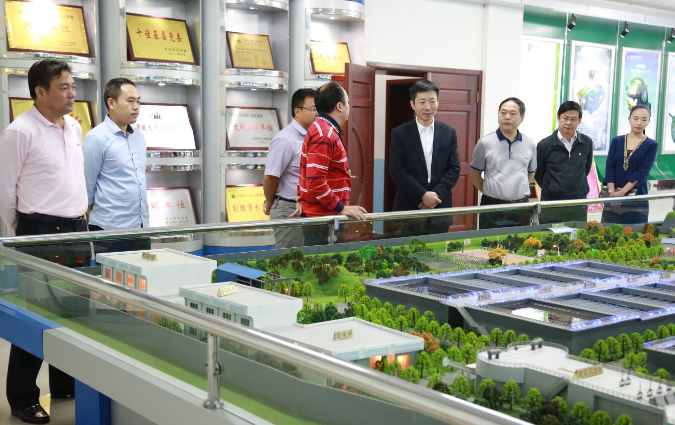 2015年10月，副市長(zhǎng)胡長(zhǎng)春一行蒞臨公司調(diào)研.JPG