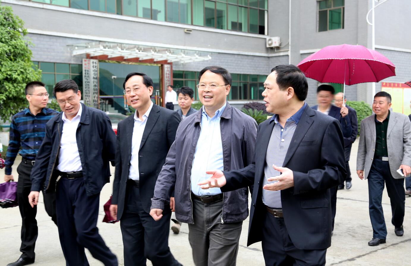 2015年4月，省委常委副省長(zhǎng)張劍飛蒞臨公司視察.JPG