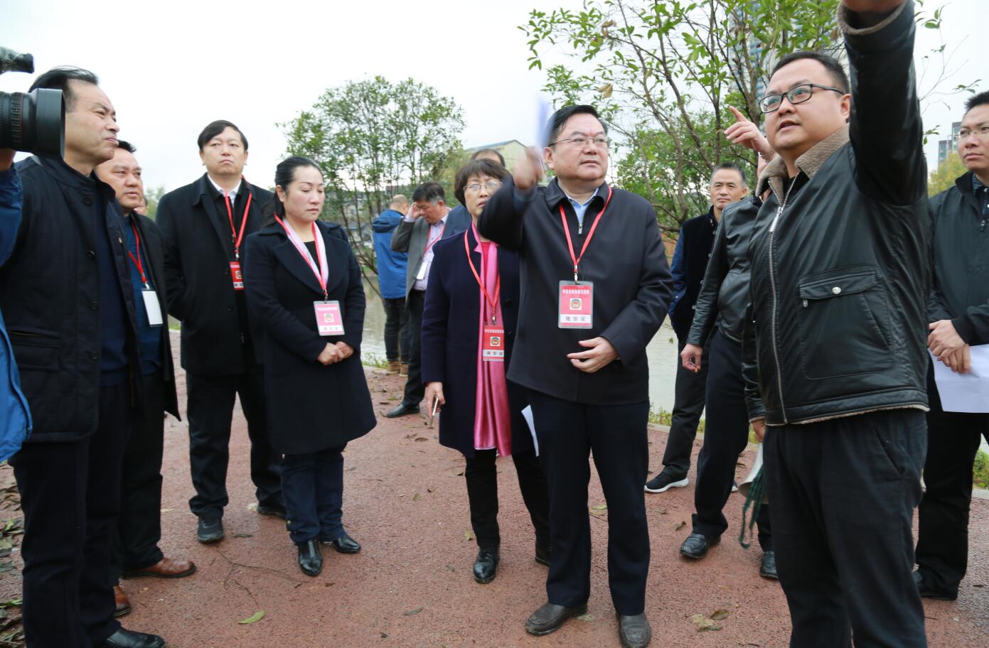 2018年11月，市政協(xié)主席李軍察看污水處理管網(wǎng).JPG